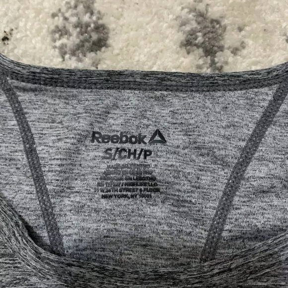 Reebok Top - Picture 3 of 3